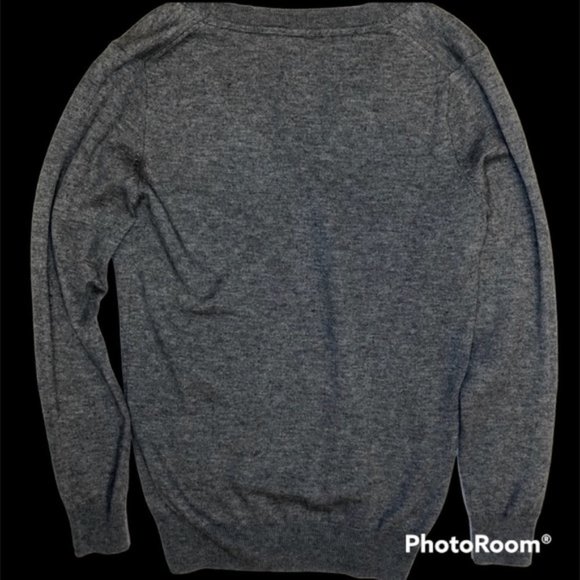 AERION Beautiful Equestrian V Neck Sweater - Picture 2 of 4